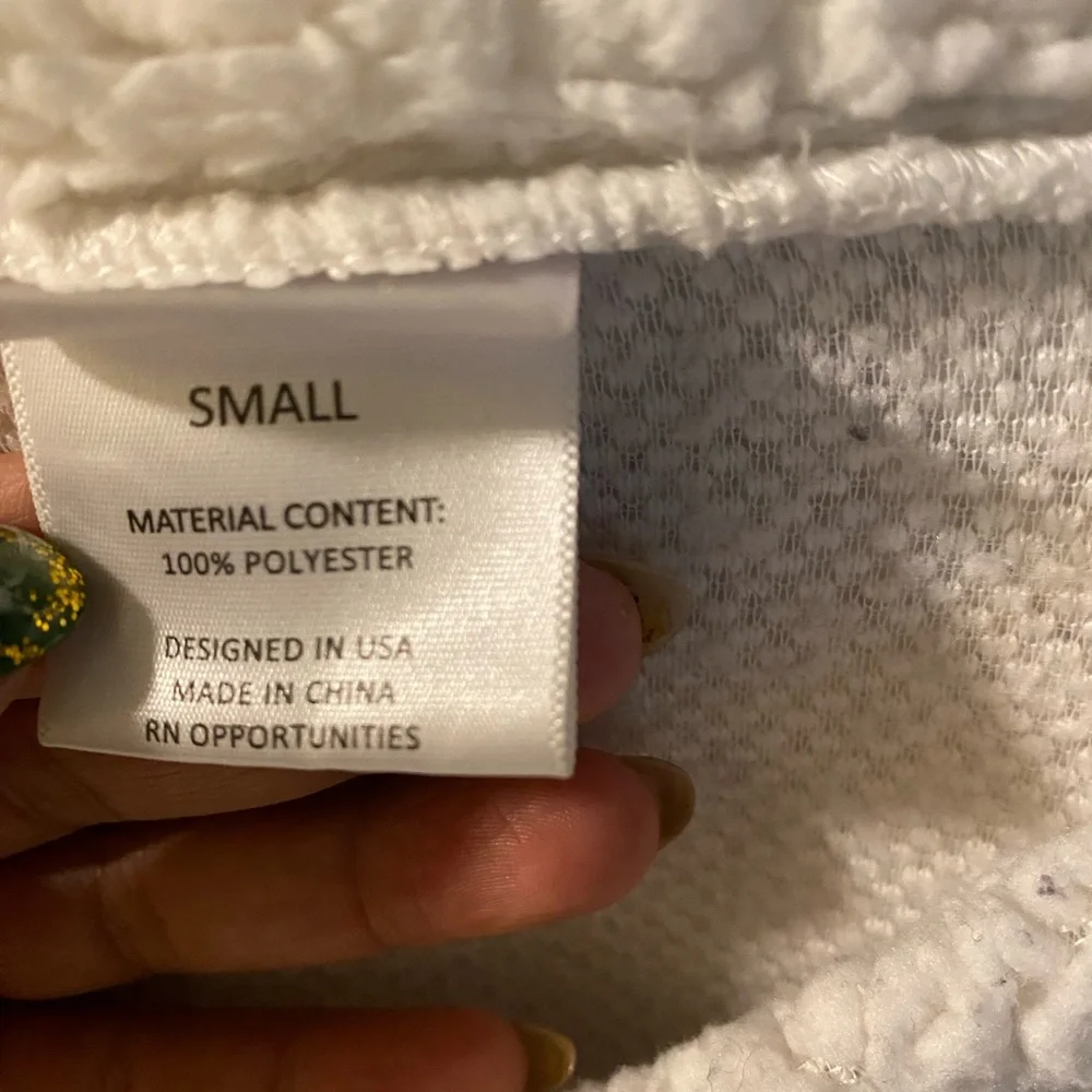 Chic Snowman V-Neck Sweater in Cream